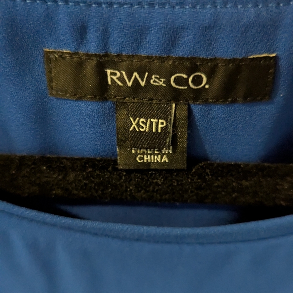 Short Sleeve Blouse - Picture 2 of 3